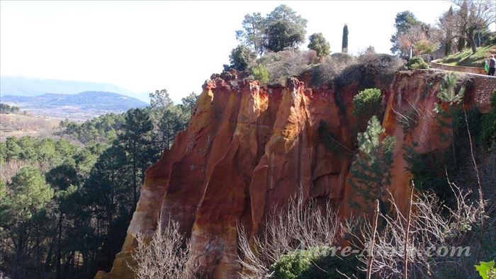 Dossier 4861-Roussillon et ses carrières pigments d'ocres