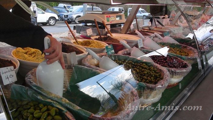 Dossier 5094-Le marché situé à 400 mètres